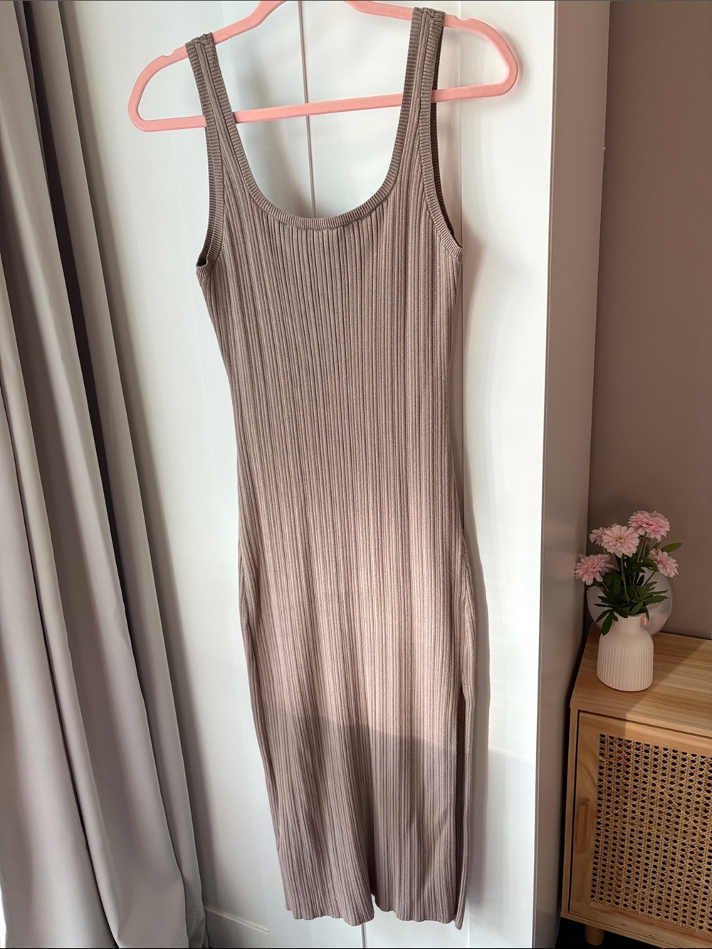 Abercrombie & Fitch Ribbed Knitted Midi Dress in Taupe